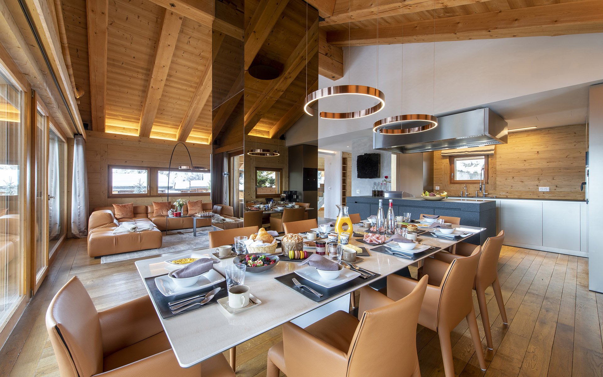 Chalet Belle Claire dining and kitchen areas