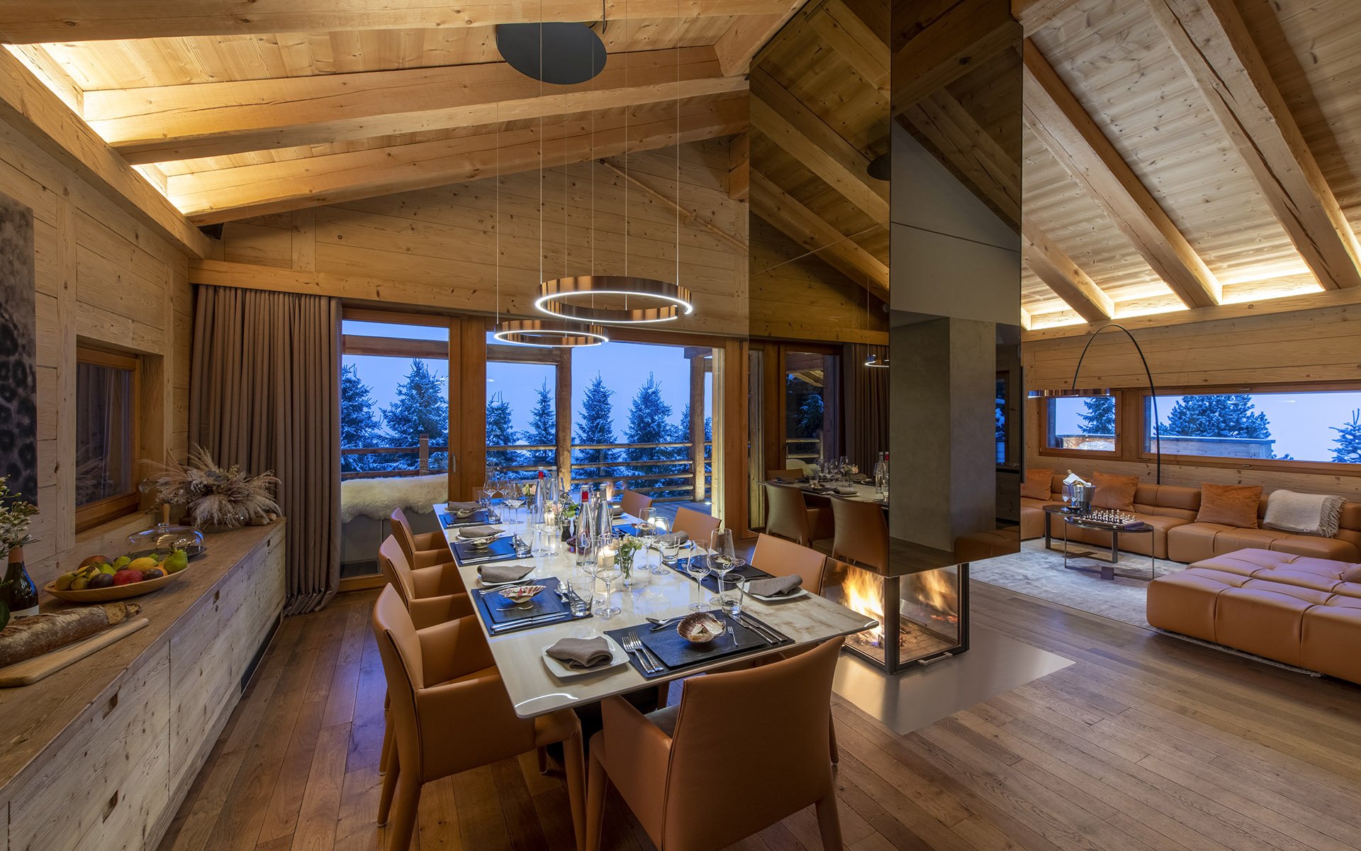 Chalet Belle Claire dining area