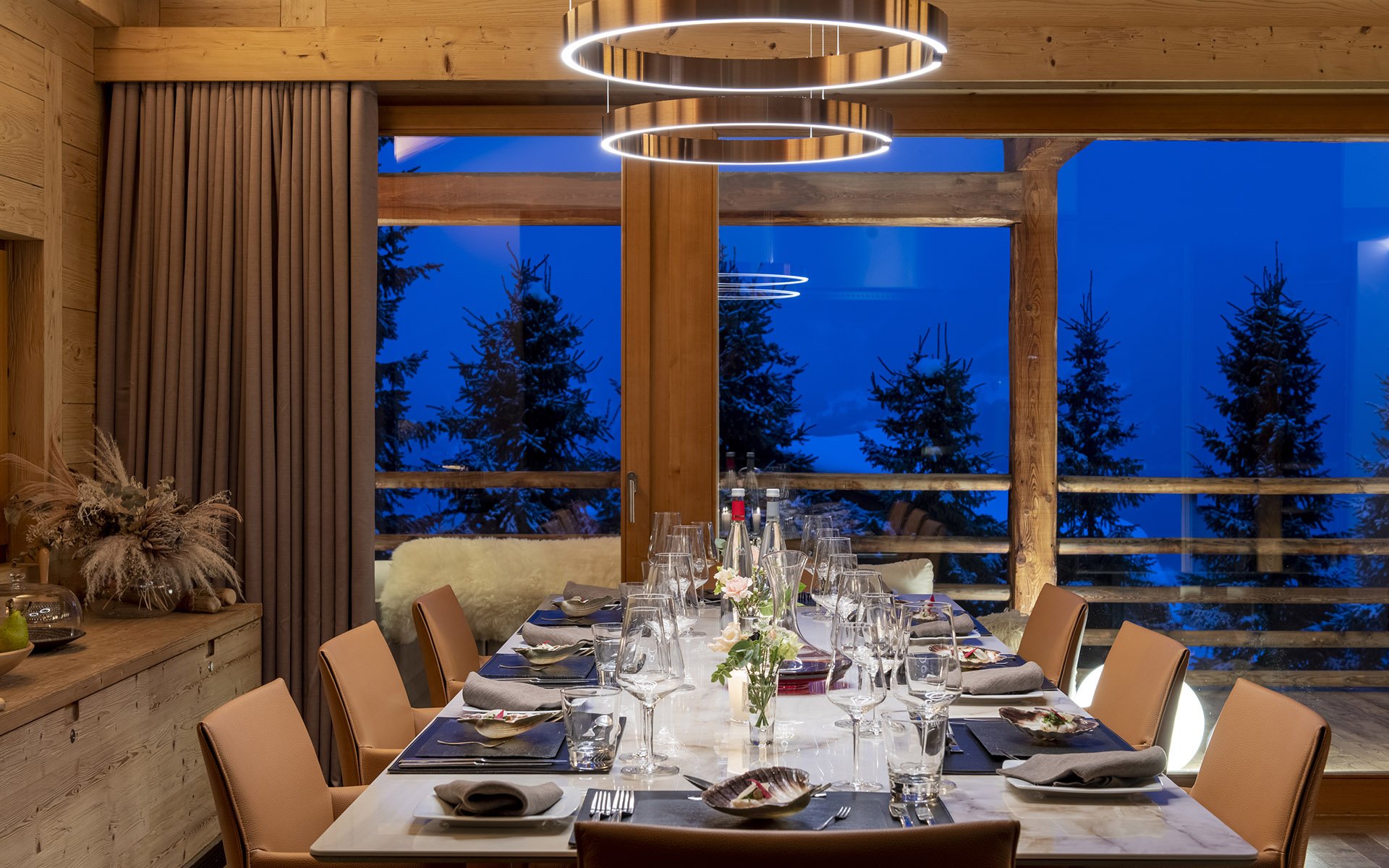 Chalet Belle Claire dining