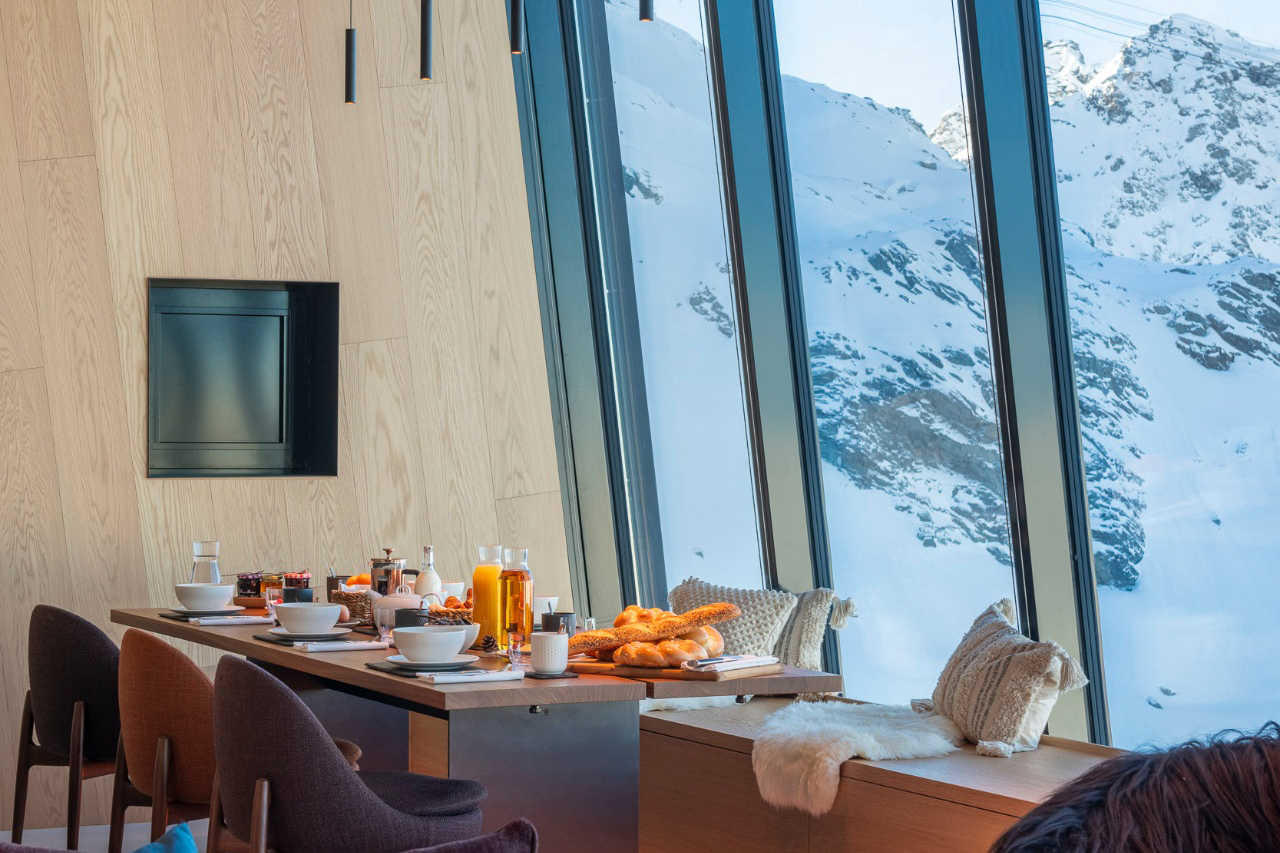 Cabane Tortin breakfast with a view