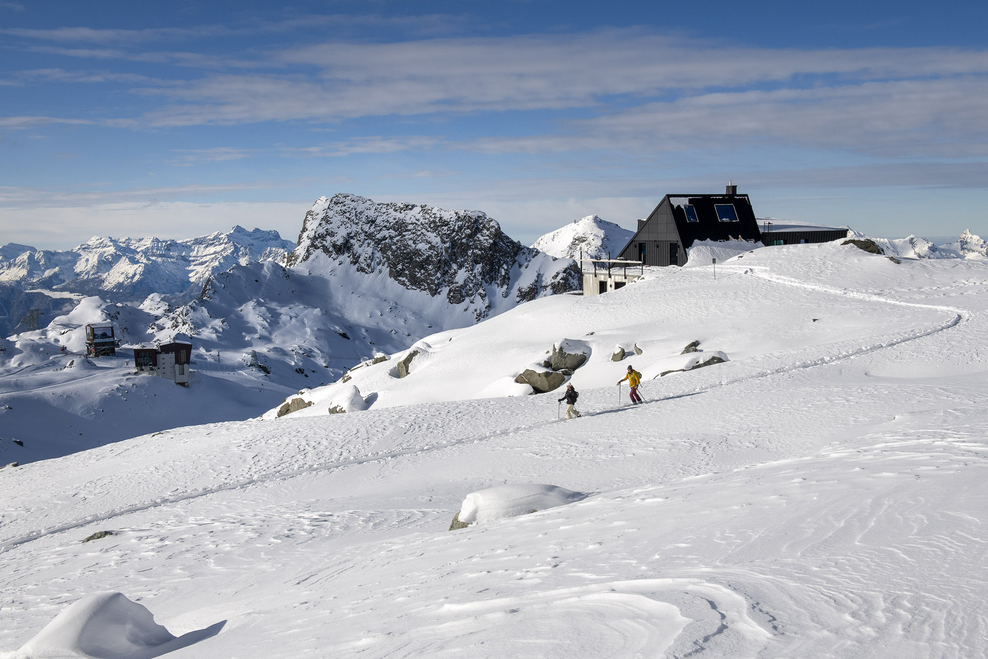 Cabane Tortin fresh skiing
