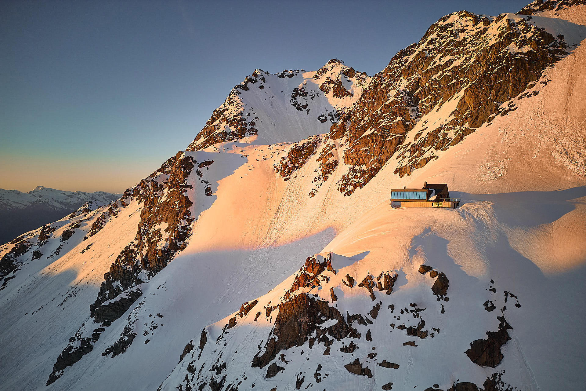 Cabane Tortin mountainside view