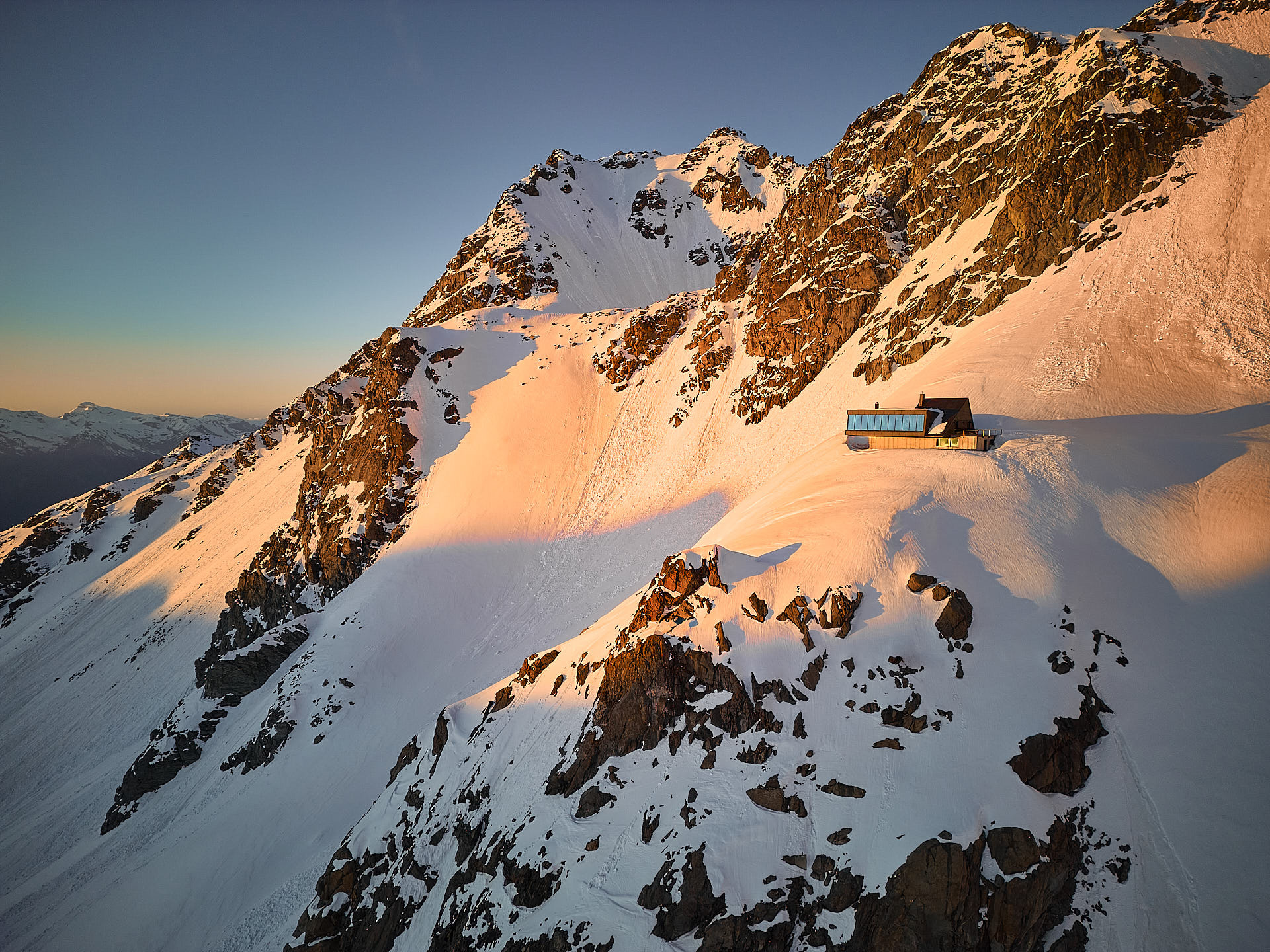Cabane Tortin mountainside view