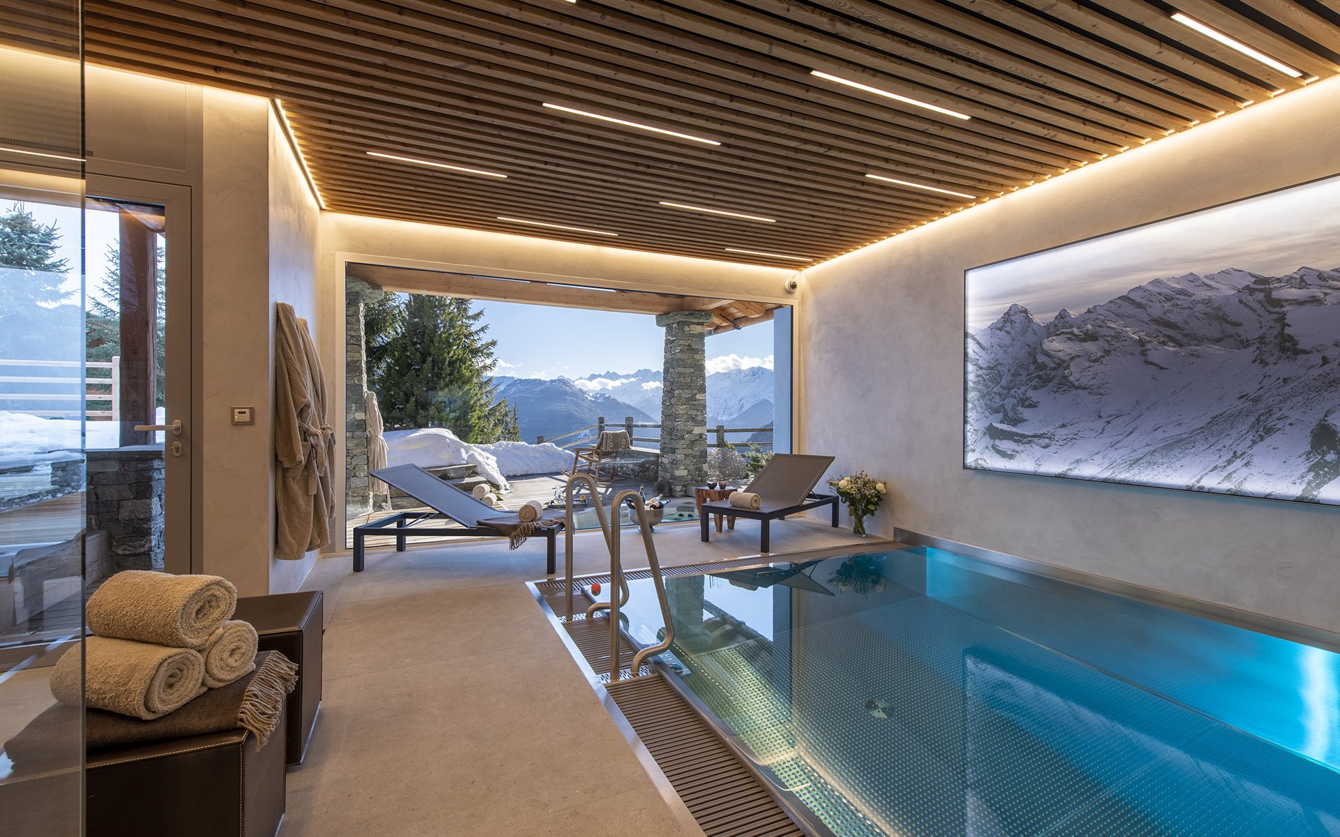 Chalet Belle Claire indoor pool